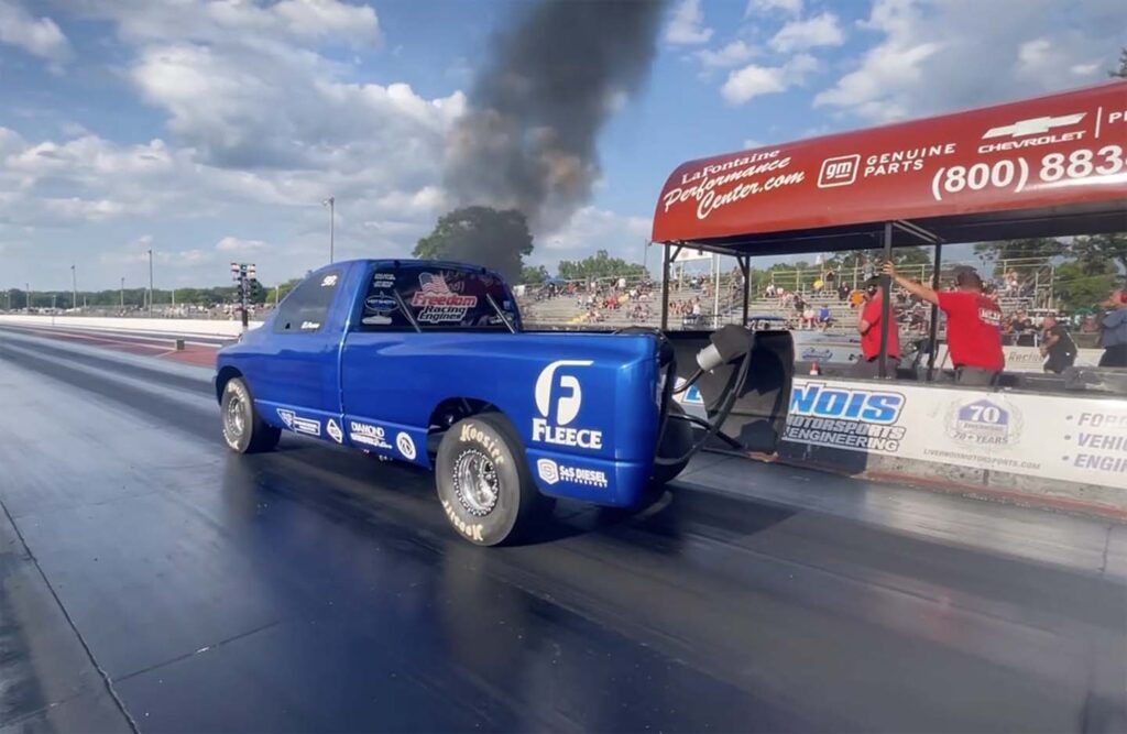 Dodge Ram 2500 Cummins Diesel Drag Race