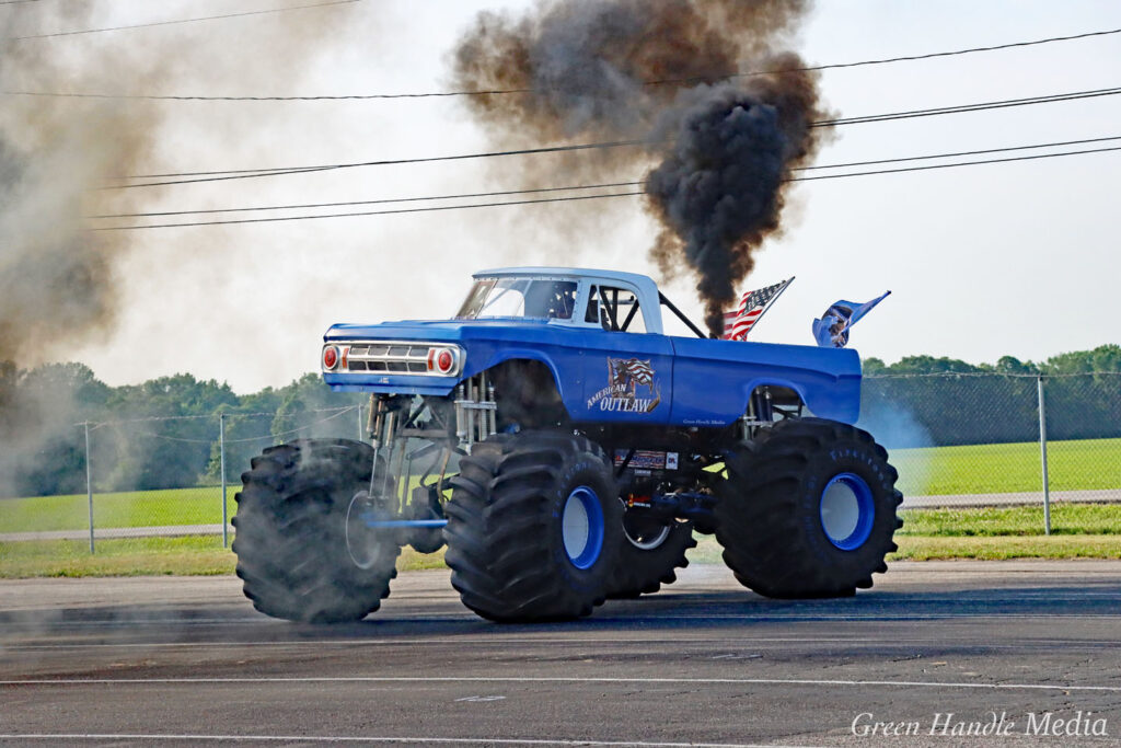 Cummins Monster Truck American Outlaw Dodge Sweptline