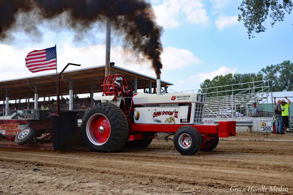 Pro Farm DT466 Diesel Tractor Pulling IH966