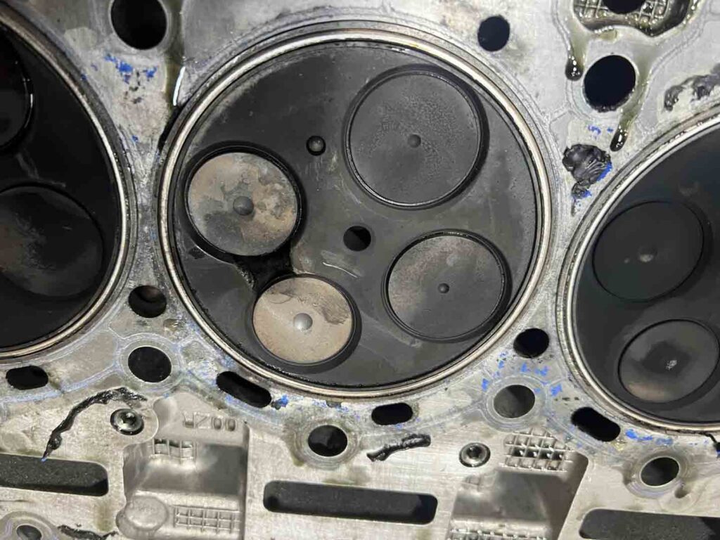 6.7L Power Stroke Diesel V8 Cylinder Head Damage