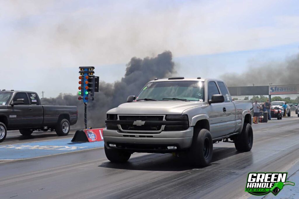 2001 Chevy 2500 Silverado HD LB7 Duramax Diesel V8 Drag Racing