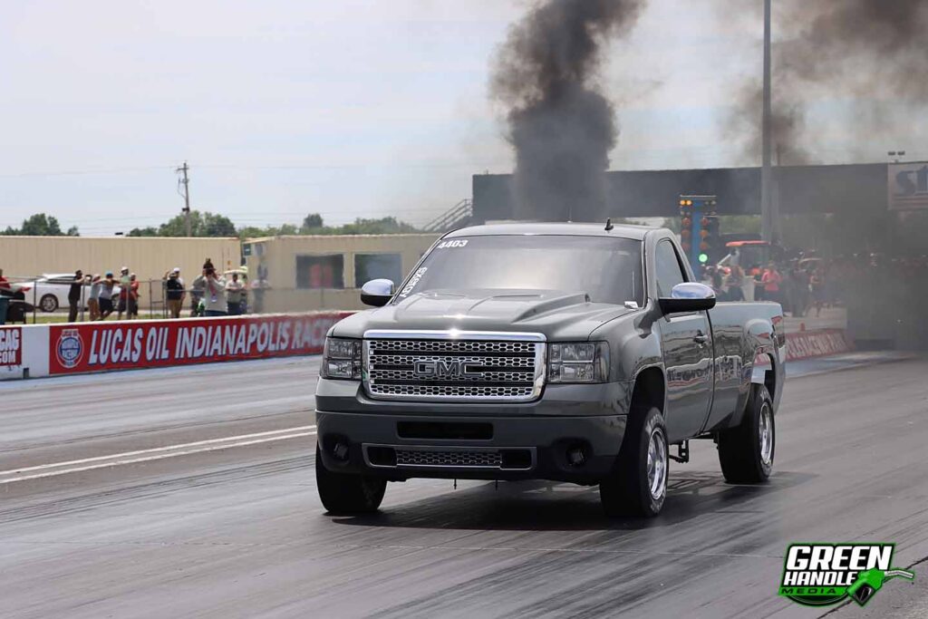 GMC Sierra 2500 HD Duramax Diesel Drag Race