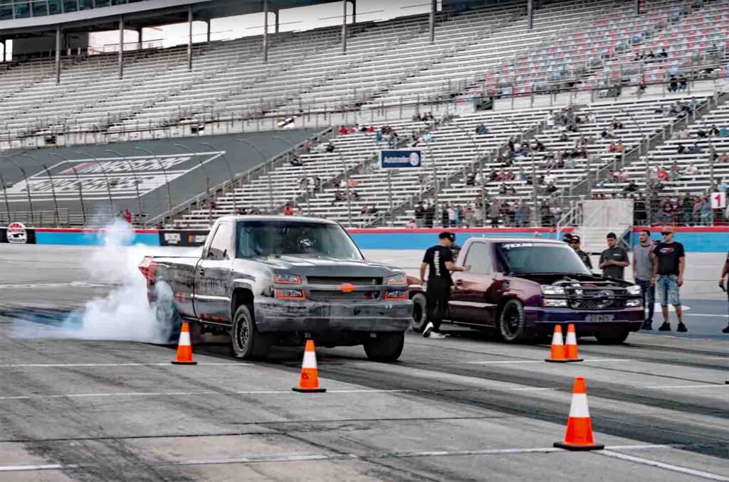 Chevrolet Silverado 2500 HD Chevy Duramax Diesel Truck Drag Race