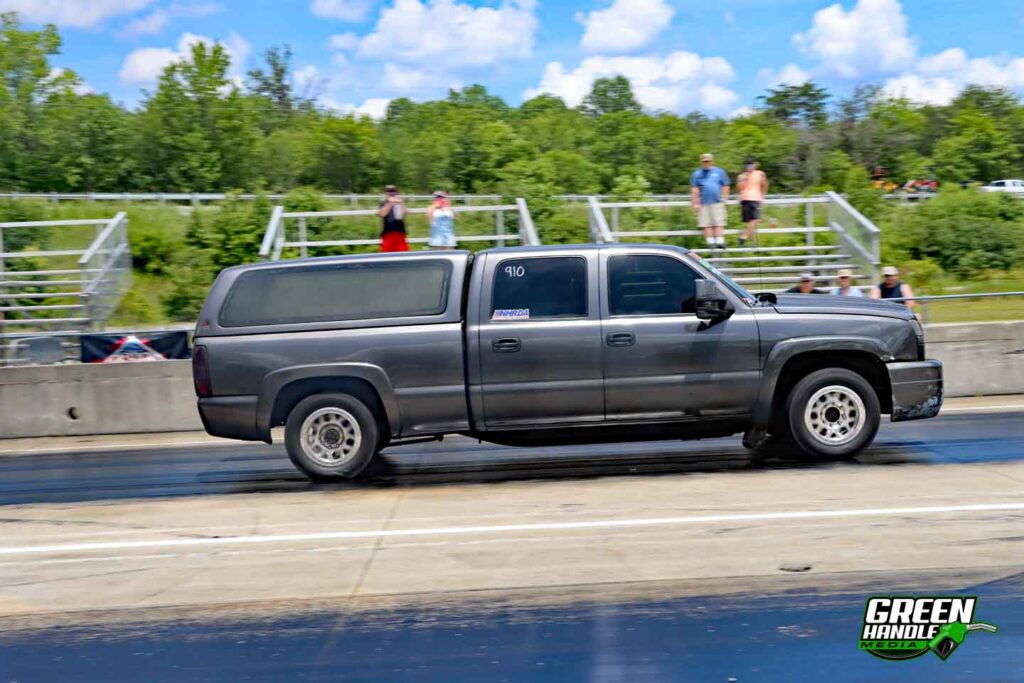Chevrolet Silverado 2500 HD Duramax Diesel Truck 4x4 Drag Racing Camper Topper