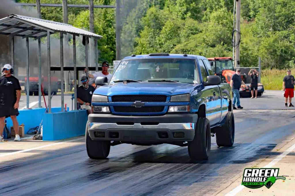 Duramax Diesel Chevy 2500 Silverado HD Allison Automatic 4x4 Drag Race