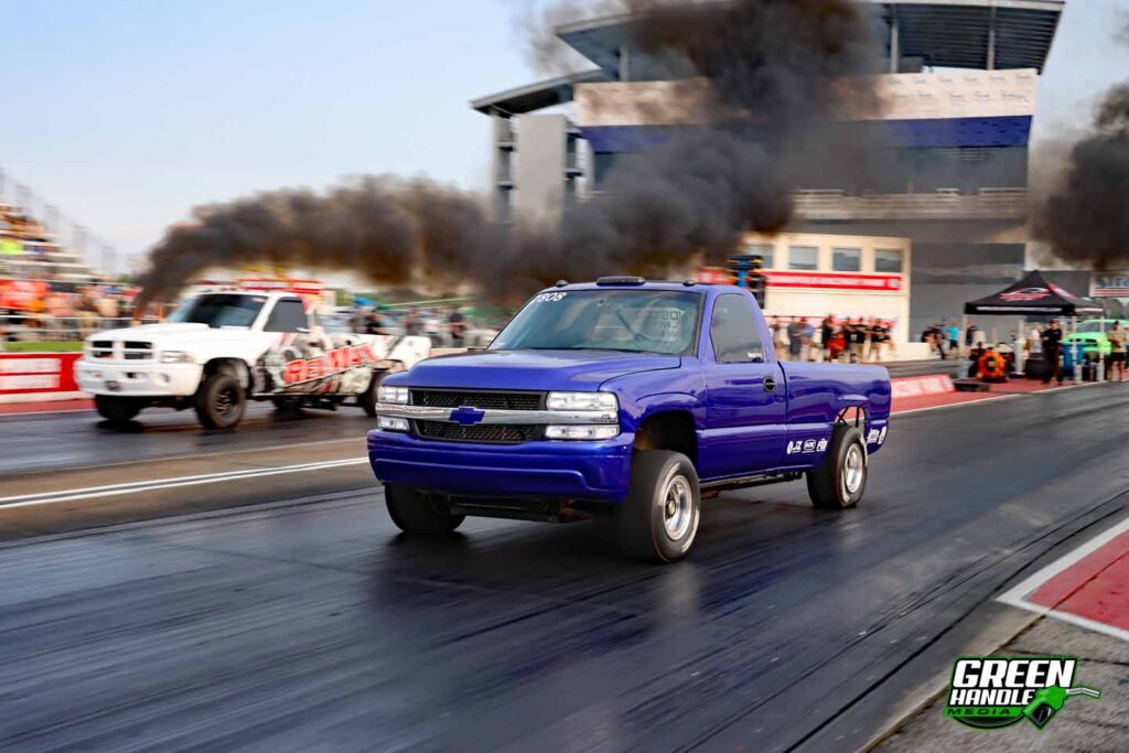 Duramax Vs Cummins Chevrolet Silverado 2500 HD Turbo Diesel Drag Racing