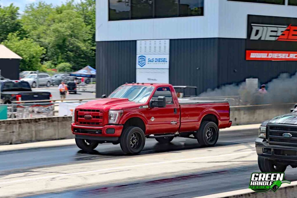 Ford F350 Super Duty 6.7 Powerstroke Diesel Drag Racing 4x4 Truck
