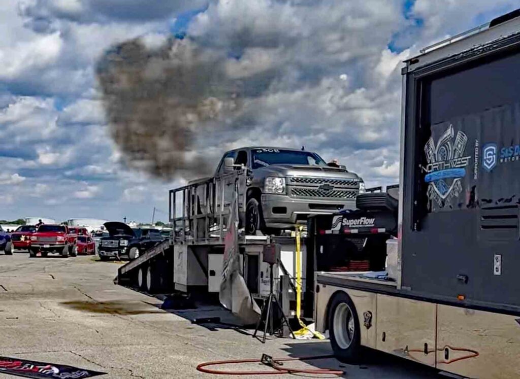 LML Duramax Diesel Chevrolet Silverado 2500 4x4 Truck Dyno Compound Turbo