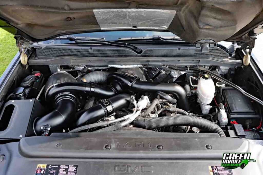 Duramax L5P GMC Sierra 2500 Compound Turbo Diesel V8 Engine