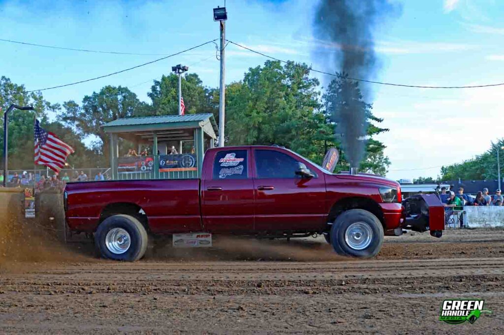 Dodge Ram 2500 4x4 Diesel Truck Pulling 6.7L Cummins
