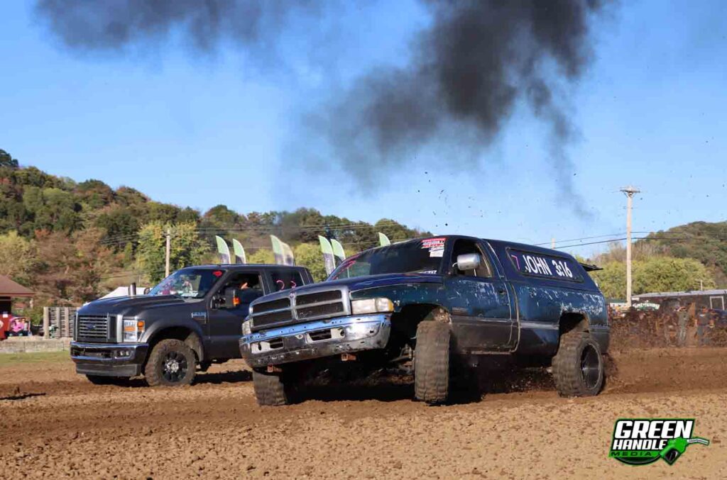 1994 Dodge Ram 2500 5.9L Cummins 12-Valve Diesel Dirt Drag Race