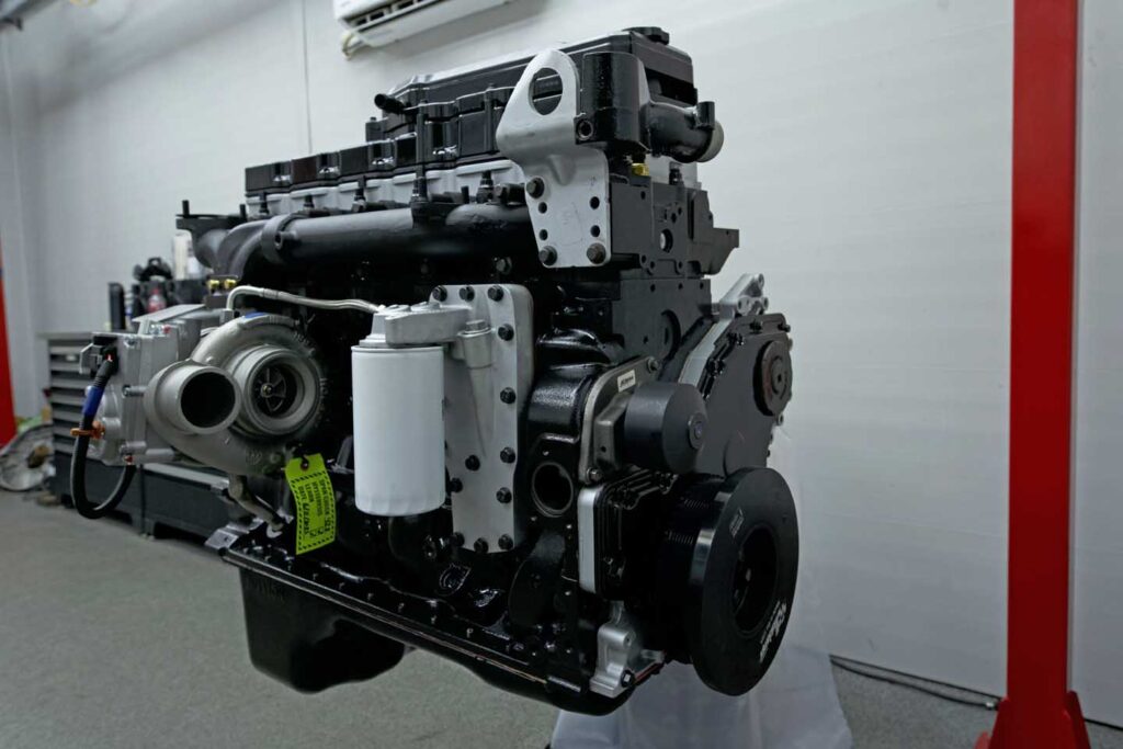 6.7L Cummins 24 Valve Diesel Engine Rebuild VGT Turbo