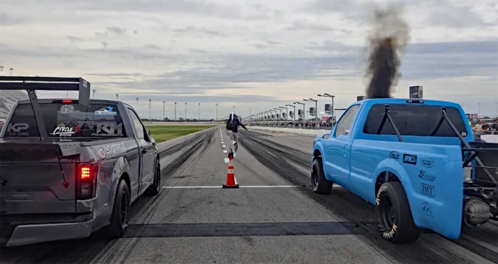 Ford F250 Super Duty 6.7L Powerstroke Diesel Drag Racing F150
