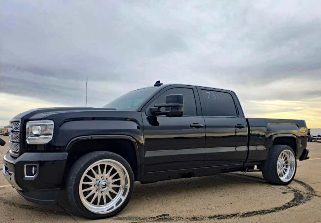 L5P Duramax GMC Sierra 2500 HD 4x4 Diesel Truck Drag Race Crew Cab