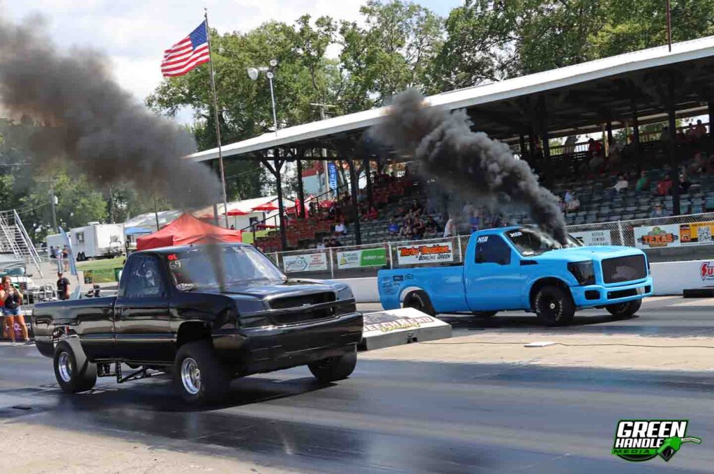 Diesel Drag Racing Chevy 2500 Duramax Vs Ford Super Duty 6.7L Powerstroke 4x4 Trucks