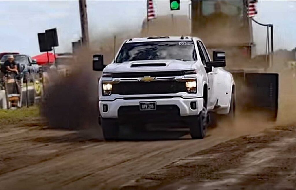 L5P Duramax 2025 Chevrolet Silverado 3500 Hd Diesel 4x4 Truck Pulling