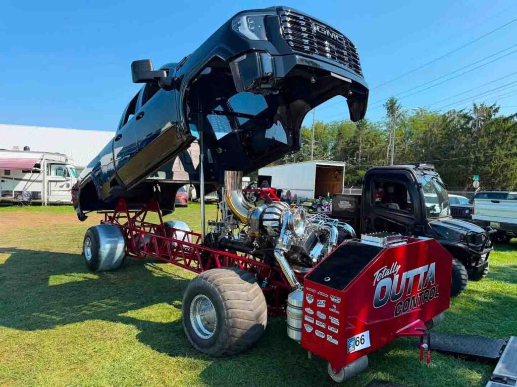 Super Stock Diesel Truck Pulling Duramax V8 Engine Gmc Sierra 4x4 Single Turbo