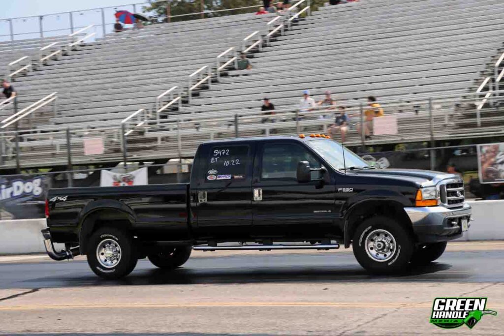7.3 Powerstroke Diesel 2001 F350 Ford Super Duty 4x4 Truck Drag Race