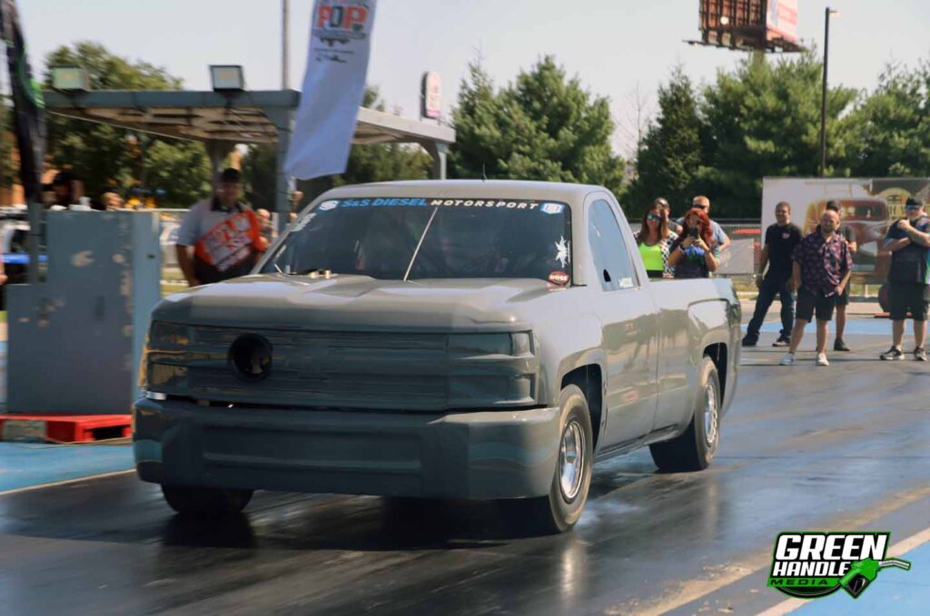 Chevrolet Silverado Fastest Duramax Diesel Drag Racing 4x4 Truck Burnout