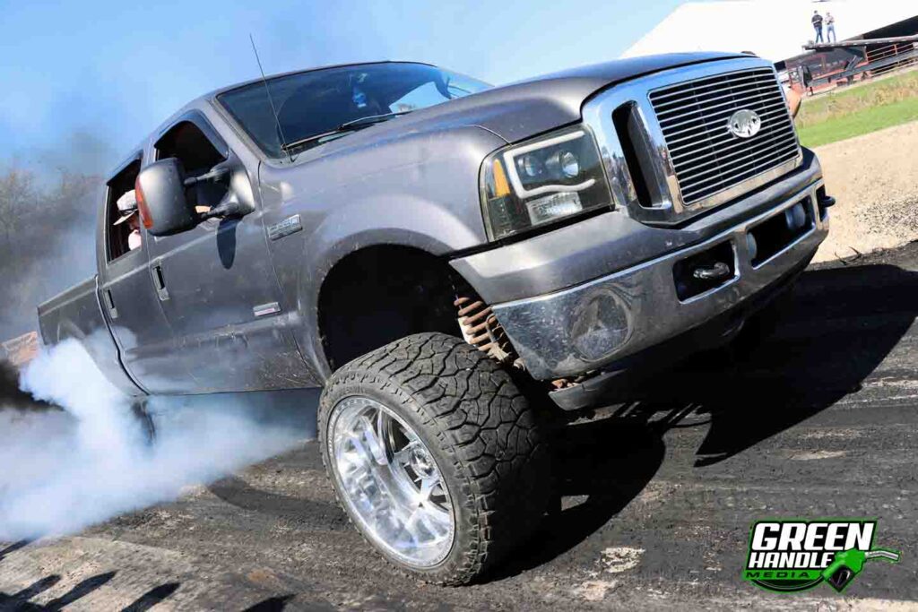 Diesel Truck Burnout Tire Smoke Ford Super Duty 6.0L Powerstroke V8 F250 4x4