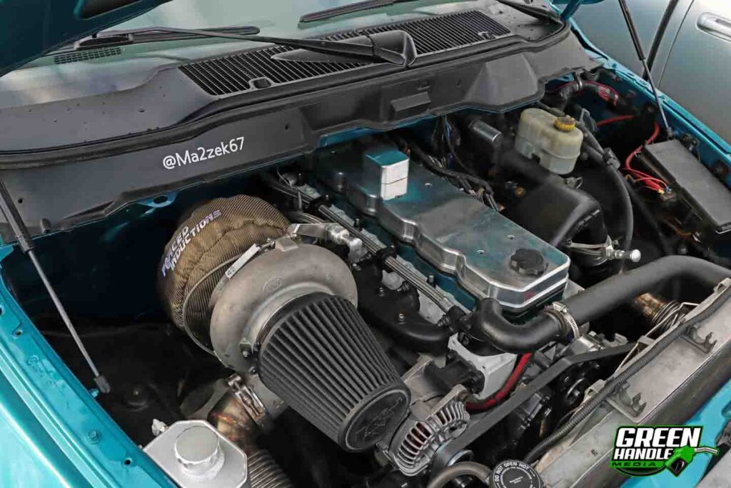 Single Turbo 6.7L Cummins Common Rail Diesel Engine Third Gen Dodge Ram 4x4 Truck